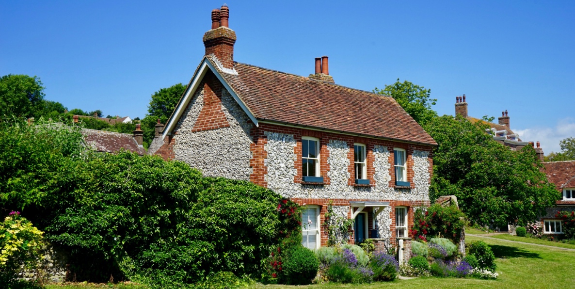Maison de campagne anglaise avec fenêtres sash